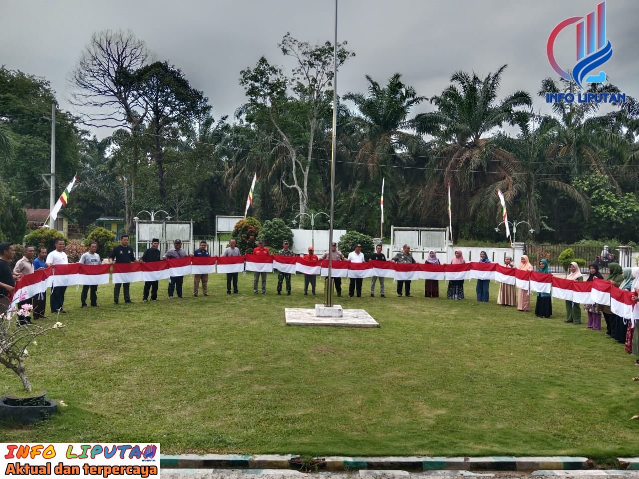 Camat Bandar Pulau Asahan, Lakukan Kegiatan Membagikan 100 Bendera Kepada Masyarakat