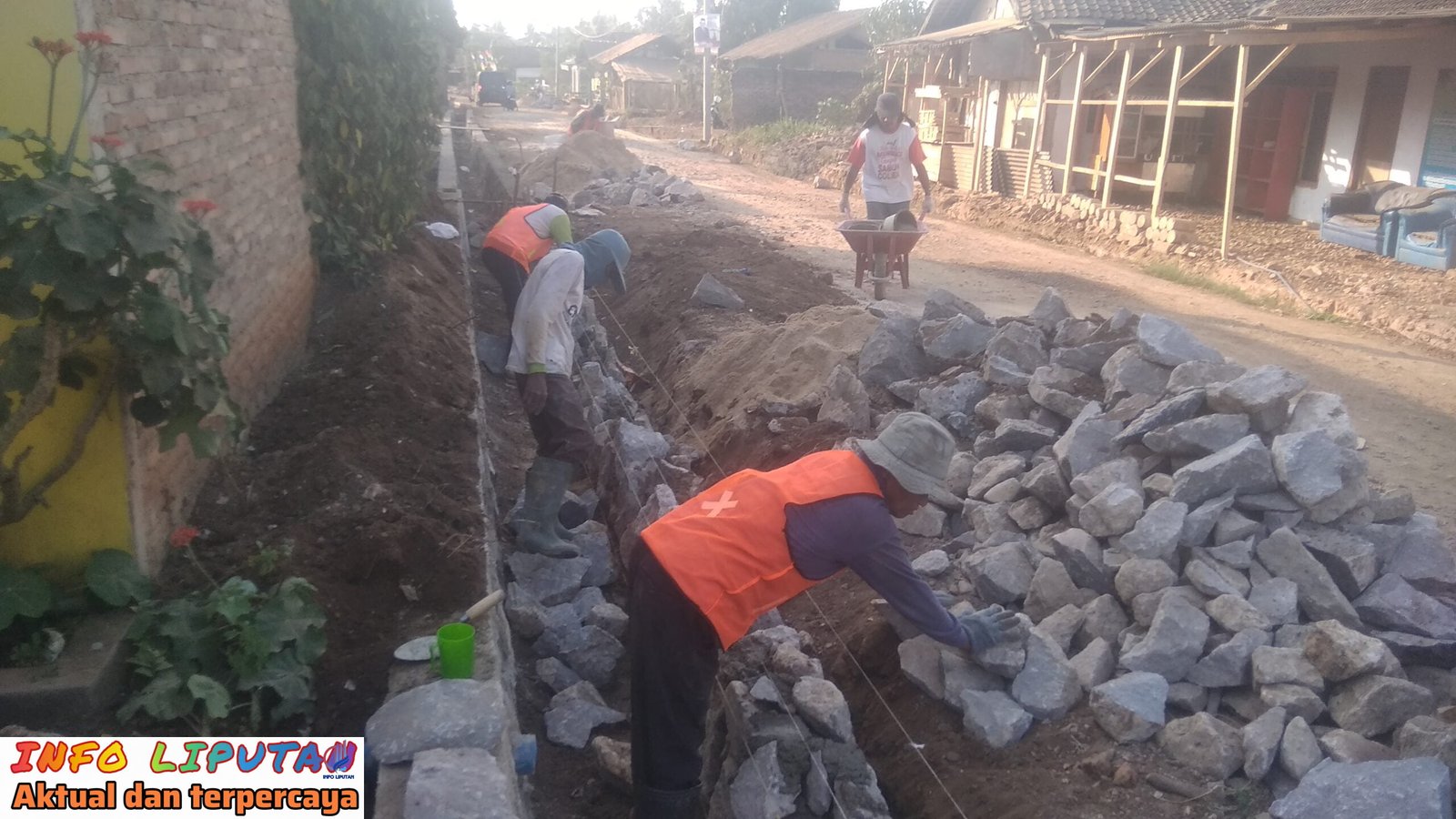 Pembangunan TPT Jalan Mataram – Srikaton, Diduga Asal Jadi
