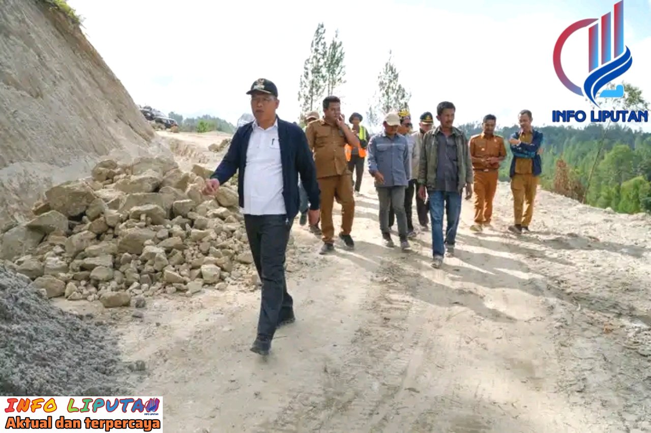 Bupati Humbahas Tinjau Pembangunan Jalan di Pollung
