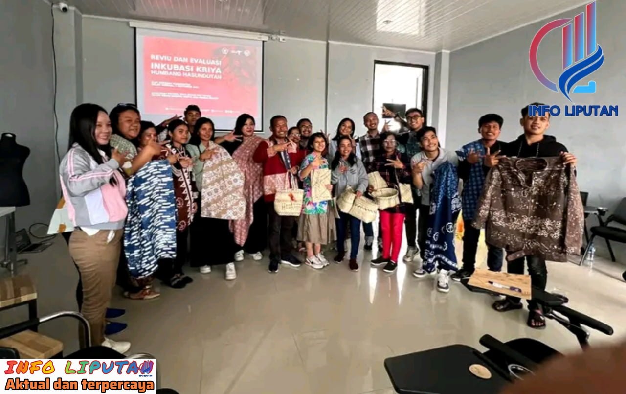 Pelaku Ekonomi Kreatif di Humbahas Dilatih Teknik Pewarnaan dan Menganyam