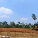 Kepala Pekon Air Kubang Suyatno Membenahi Lapangan Sepakbola Pekon Air Kubang