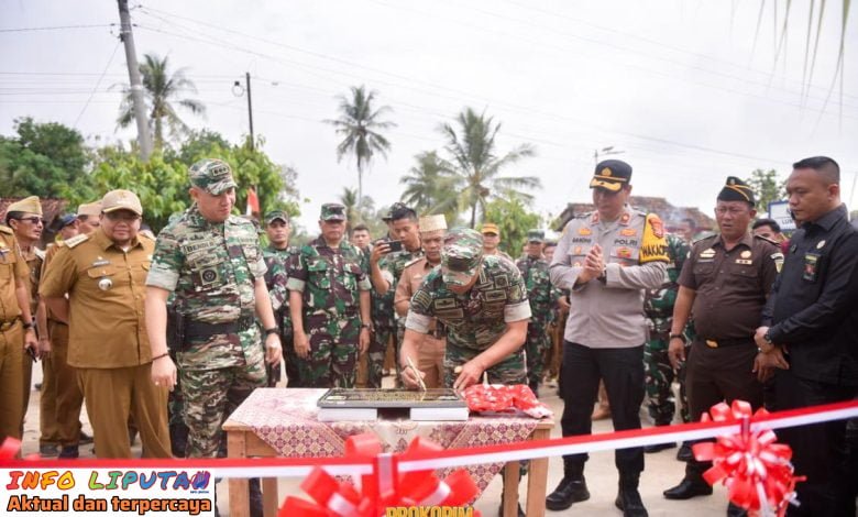 Bupati Pesawararan Bersama Kodim 0421 Lamsel Gelar Tasyakuran Pembagunan Jalam Desa Lumbirejo