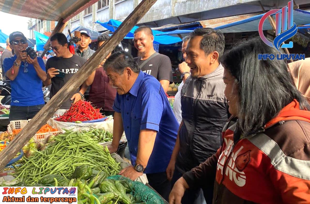 Paslon AYS-BSA Sapa Masyarakat Pedagang Pasar Inpres Tanjung Morawa