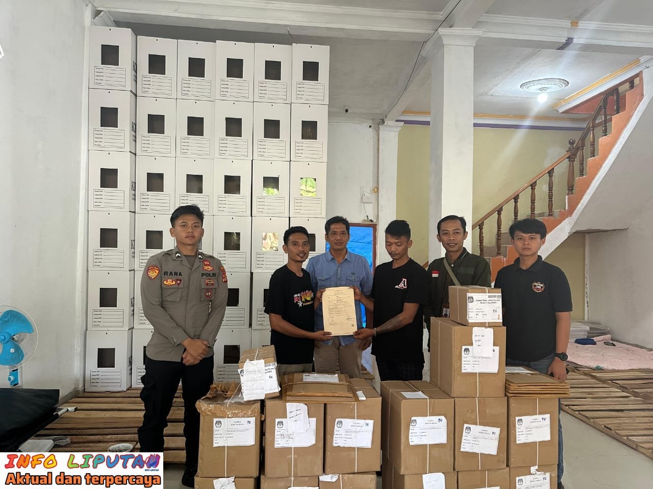 Kedatangan Logistik Pilkada 2024, Polres Pesisir Barat Lakukan Pengamanan di Gudang Logistik KPU