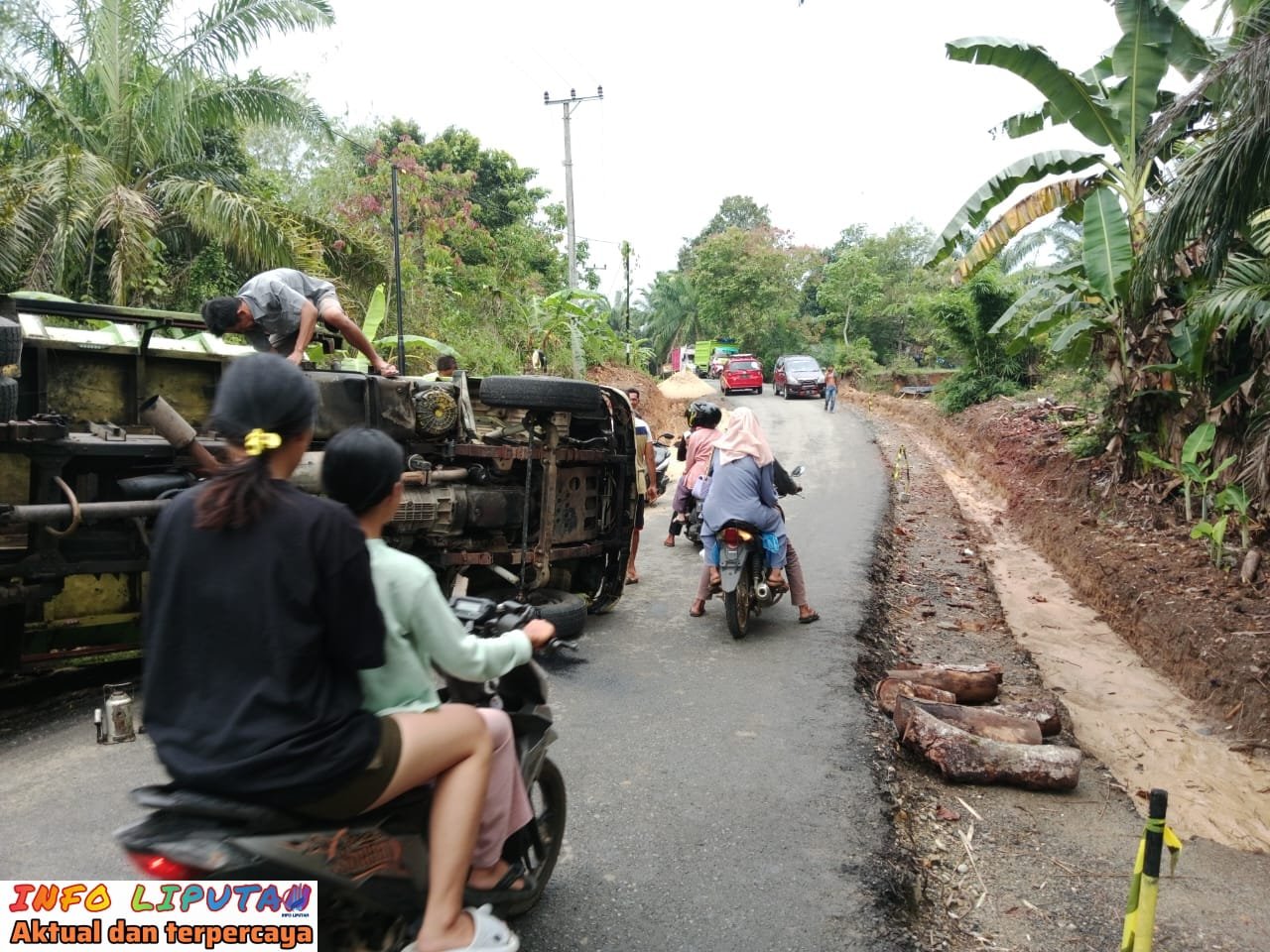 Kecelakaan Lalu-lintas Dantrak Muatan Batu Belah Di Duga Akibat Pembangunan Jalan Yang Tidak Memasang Rambu-Rambu