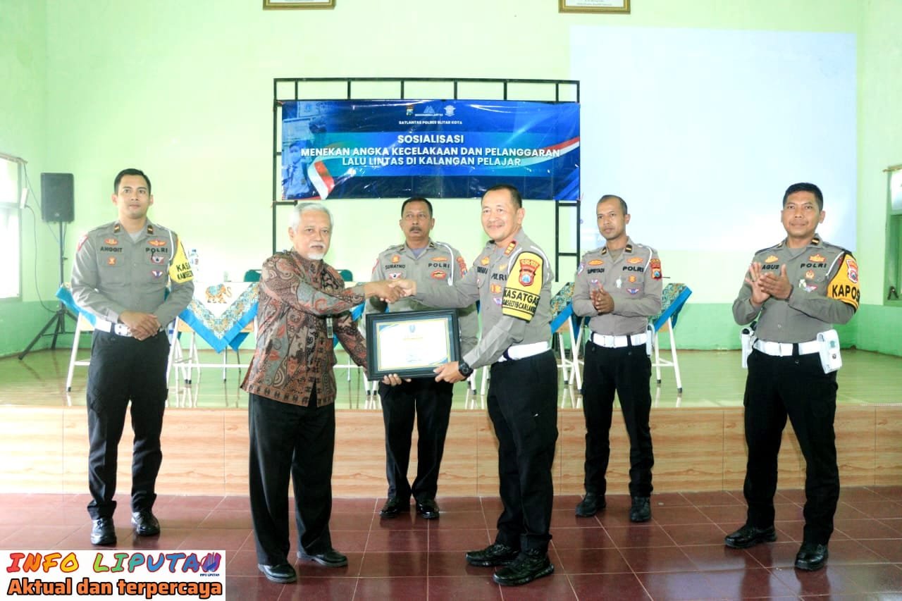 Tekan Angka Kecelakaan dan Pelanggaran, Satlantas Polres Blitar Kota Sosialisasi Ke Pelajar
