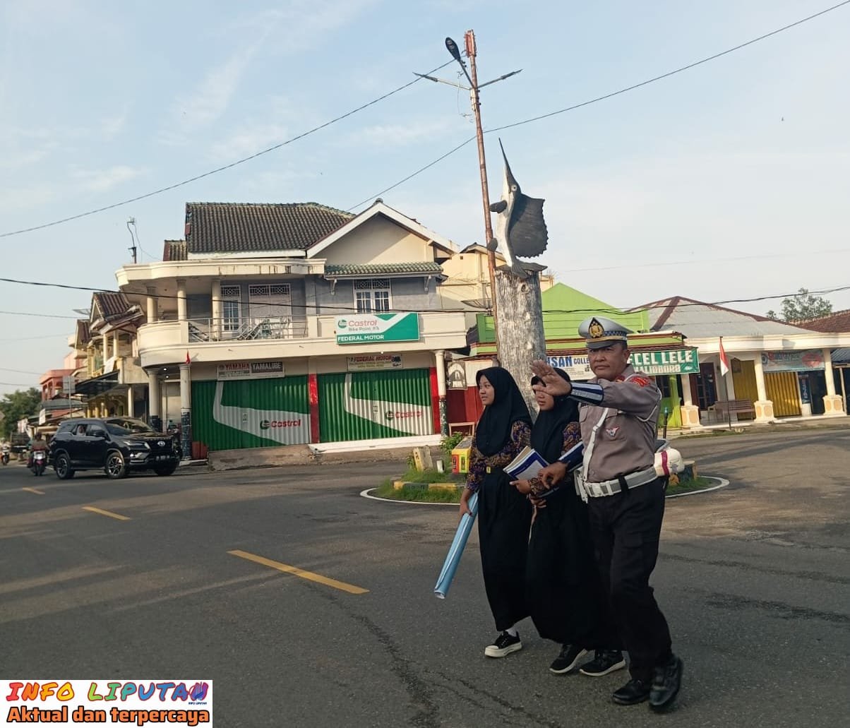 Jaga Kamseltibcarlantas Di Pagi Hari, Sat Lantas Polres Pesisir Barat Melaksanakan Kegiatan Pengamanan Rawan Pagi