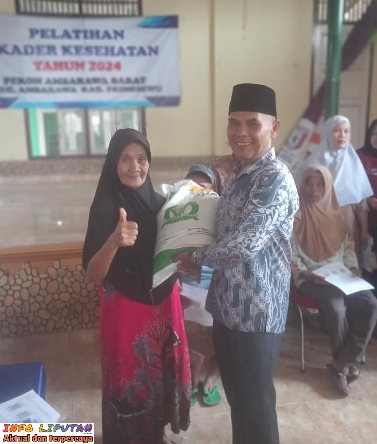 Pekon Ambarawa Barat Bagikan Beras Bantuan Kepada 437 KPM