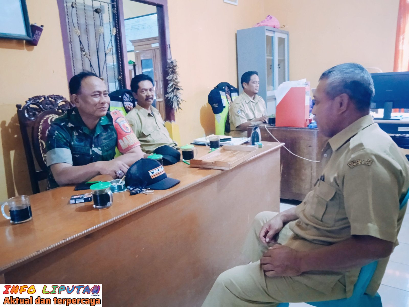 Sukseskan Pilkada Damai,Babinsa 0808/09, Sutojayan Laksanakan Konsolidasi