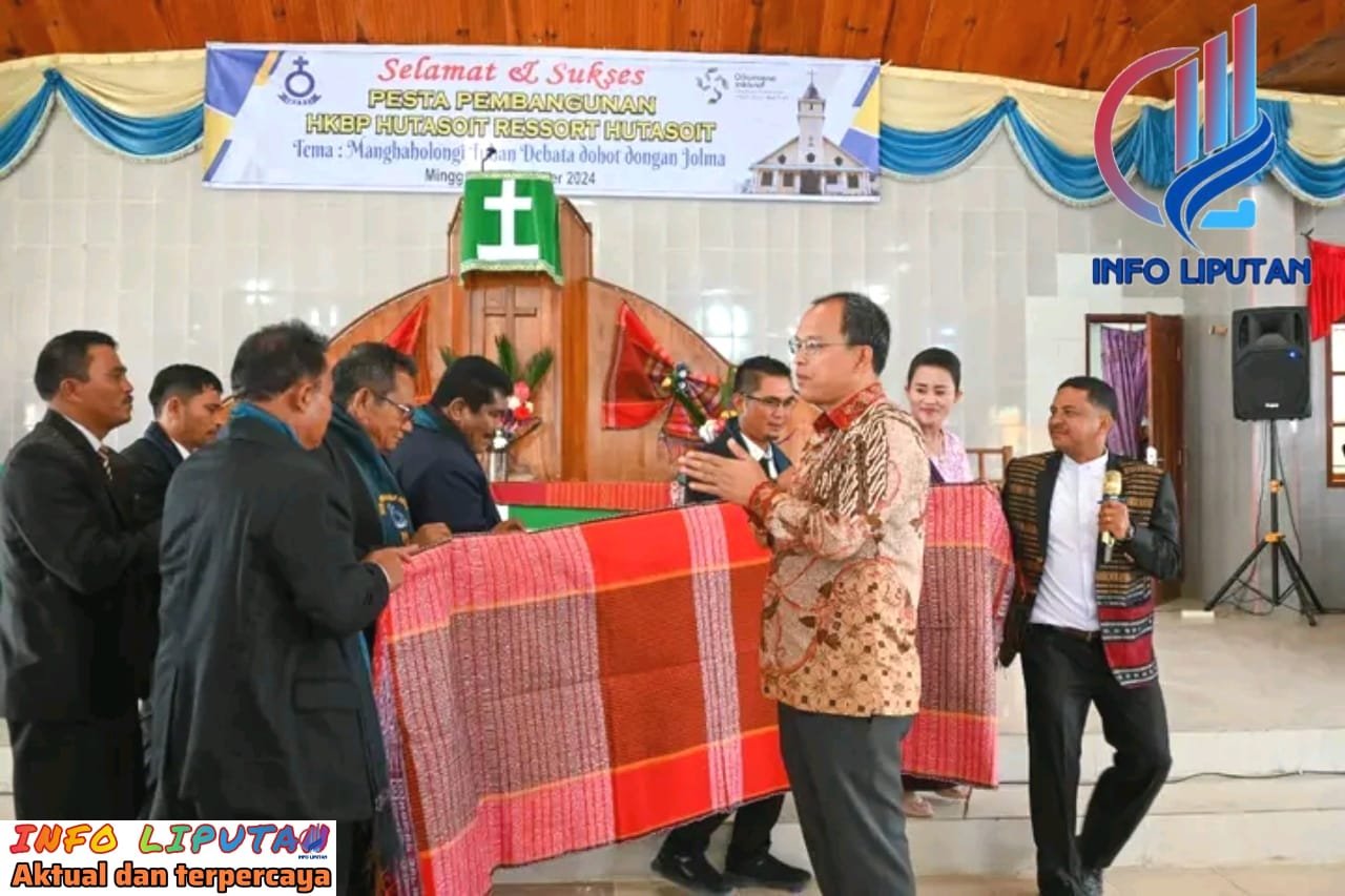 Bupati Humbahas Hadiri Pesta Pembangunan HKBP Hutasoit Resort Hutasoit di Lintongnihuta