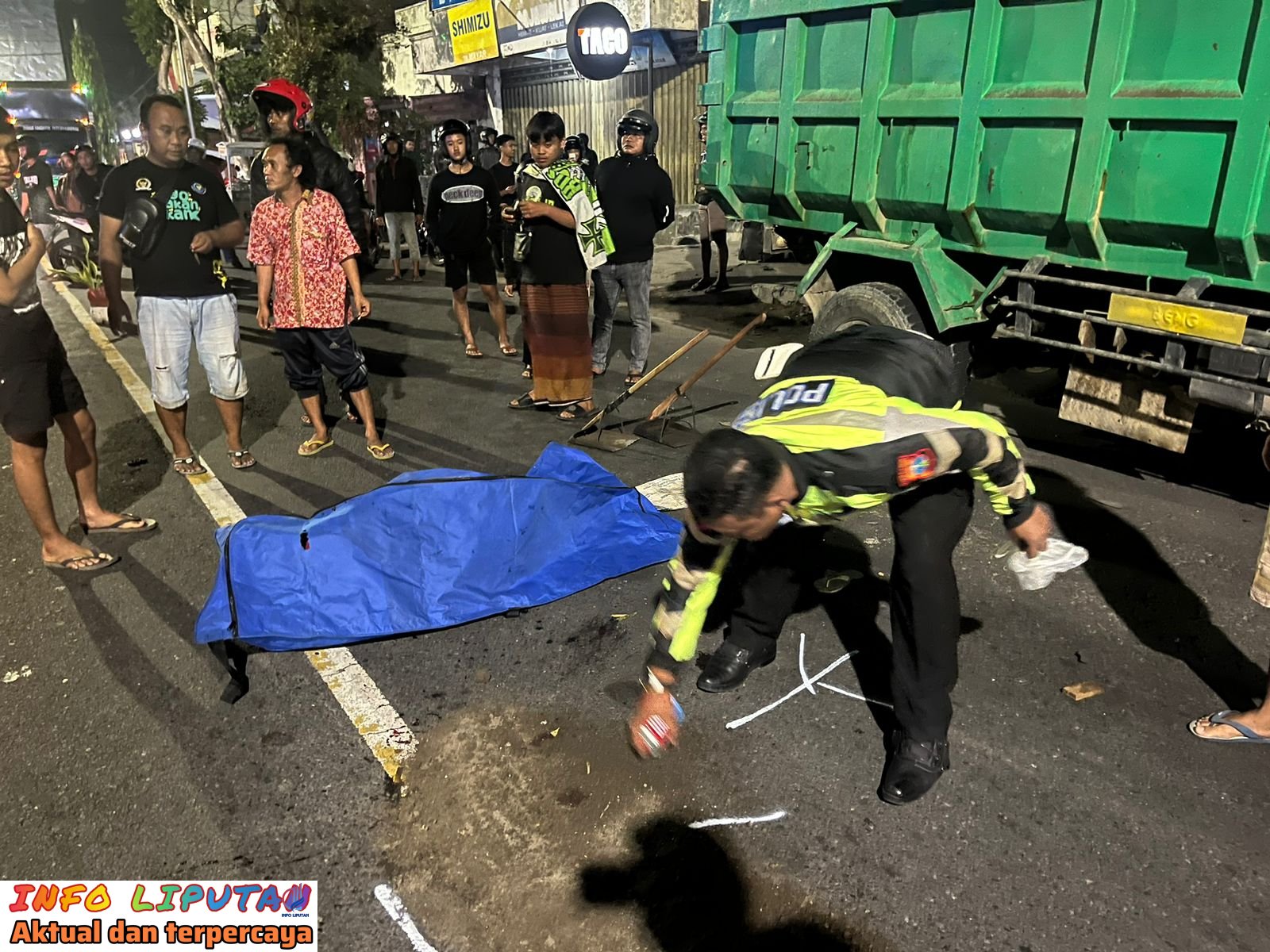 Tabrak Dump Truk Sedang Berhenti, Seorang Perempuan Asal Kanigoro Blitar Tewas Di TKP