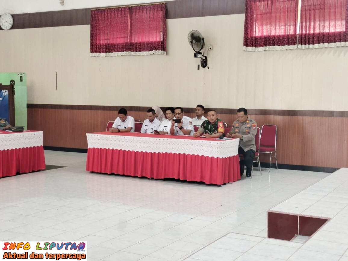 Hadir Dalam Pembinaan Linmas Jelang Pilkada 2024, Kapolsek Kepanjenkidul AKP Gendut Wisoko Berikan Pesan Penting