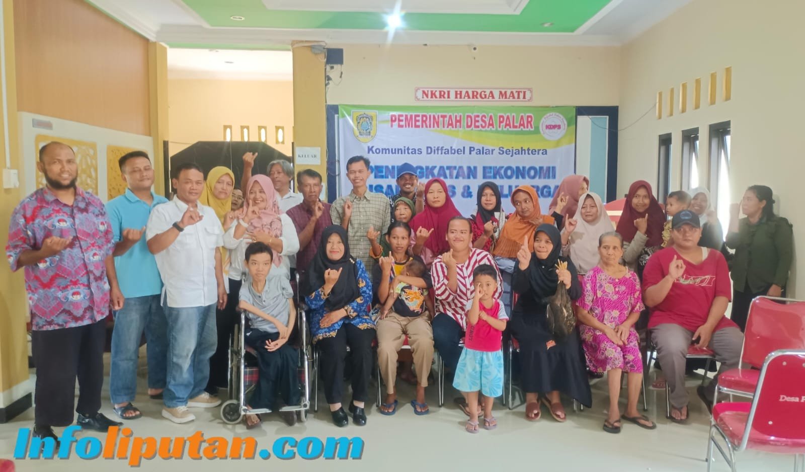 Keluarga Disabilitas Palar Trucuk Diberikan Ayam Guna Peningkatan Ekonomi Keluarga.