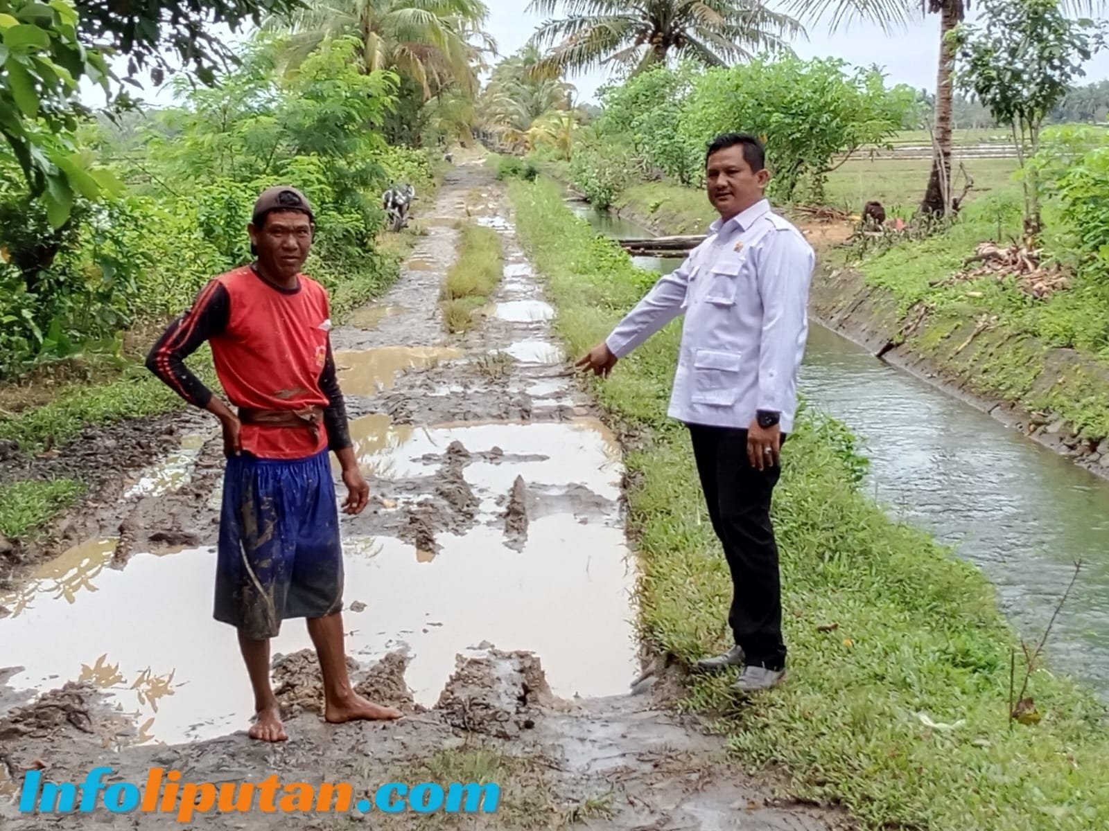 DPRD Praksi Gerindra Sahrul Jaya S.E. mendengarkan Keluhan Masyarakat  Masalah Jalan Penghubung Dua Desa