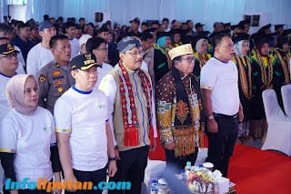 PJ Bupati Pringsewu Mendampingi Mentri Sosial RI Dalam Peringatan Hari HKSN 2024 Yang Di Pusatkan Di Kabupaten Pringsewu