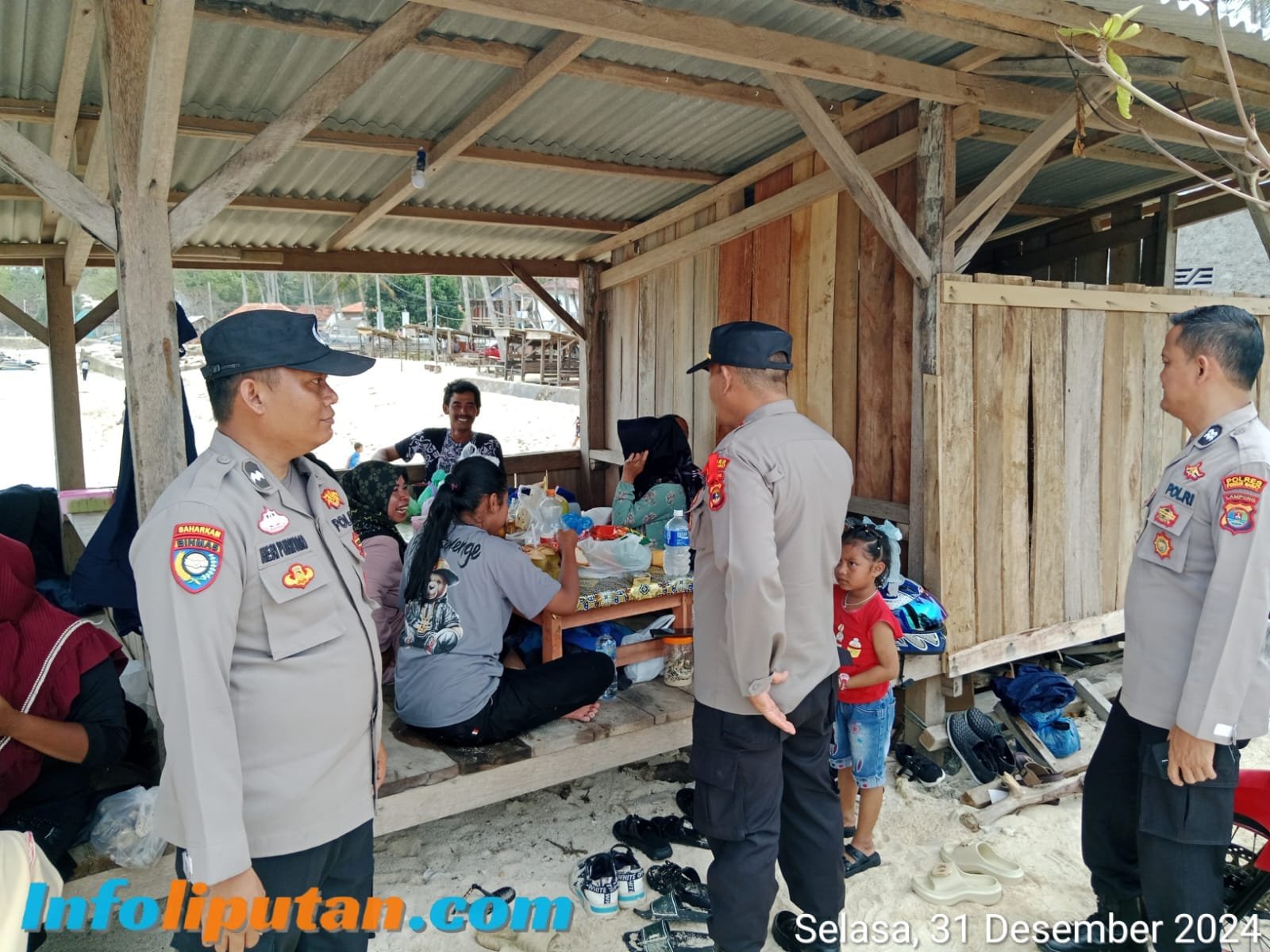 Polres Pesisir Barat Lakukan Pengamanan Libur Tahun Baru di Tempat Wisata