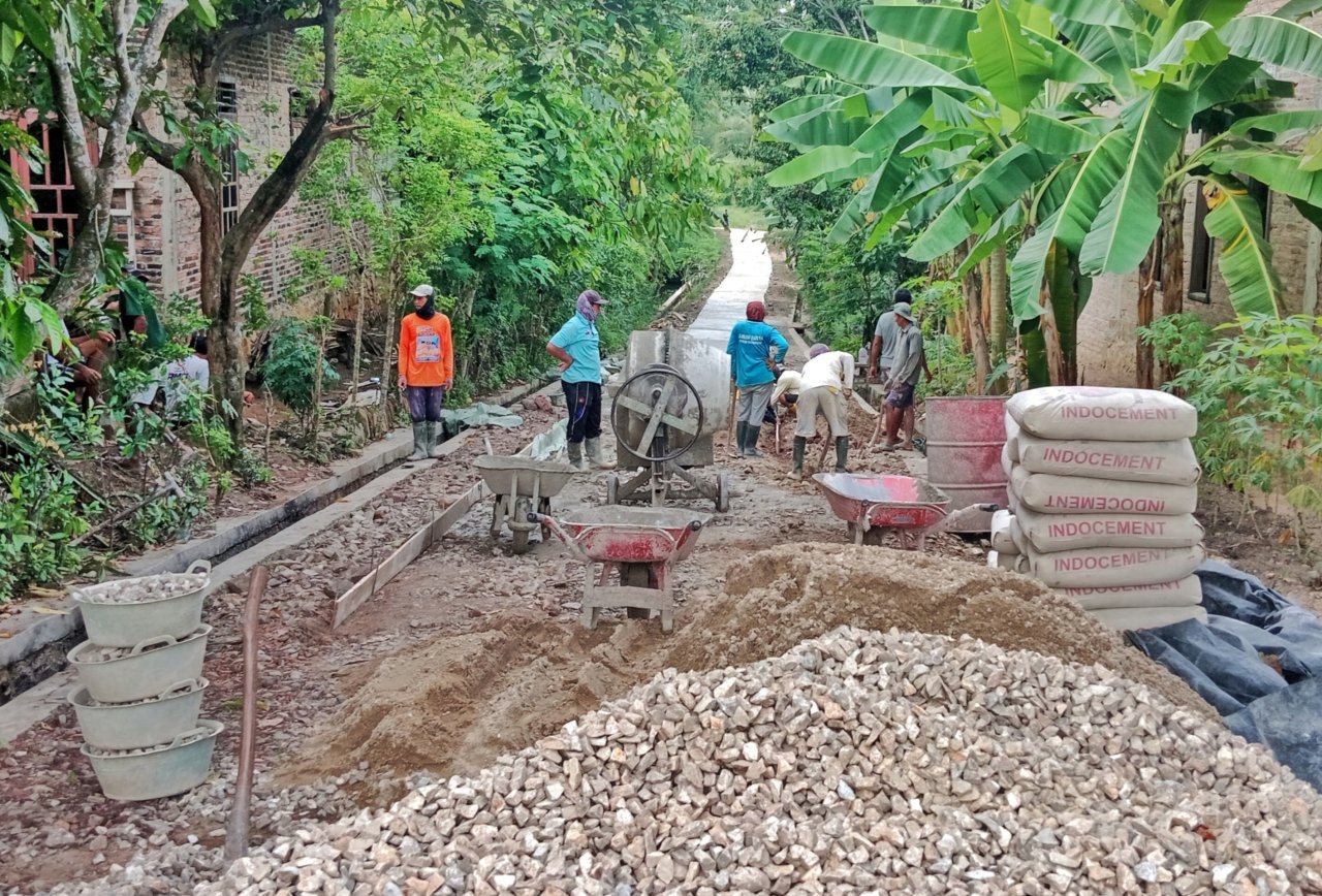 Pekon Gumukmas Bangun Rabat Beton Anggaran DD 2024
