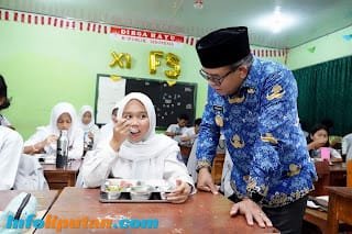 PJ Gubenur Lampung Tinjau Program Makan Bergizi Gratis Di Sekolah