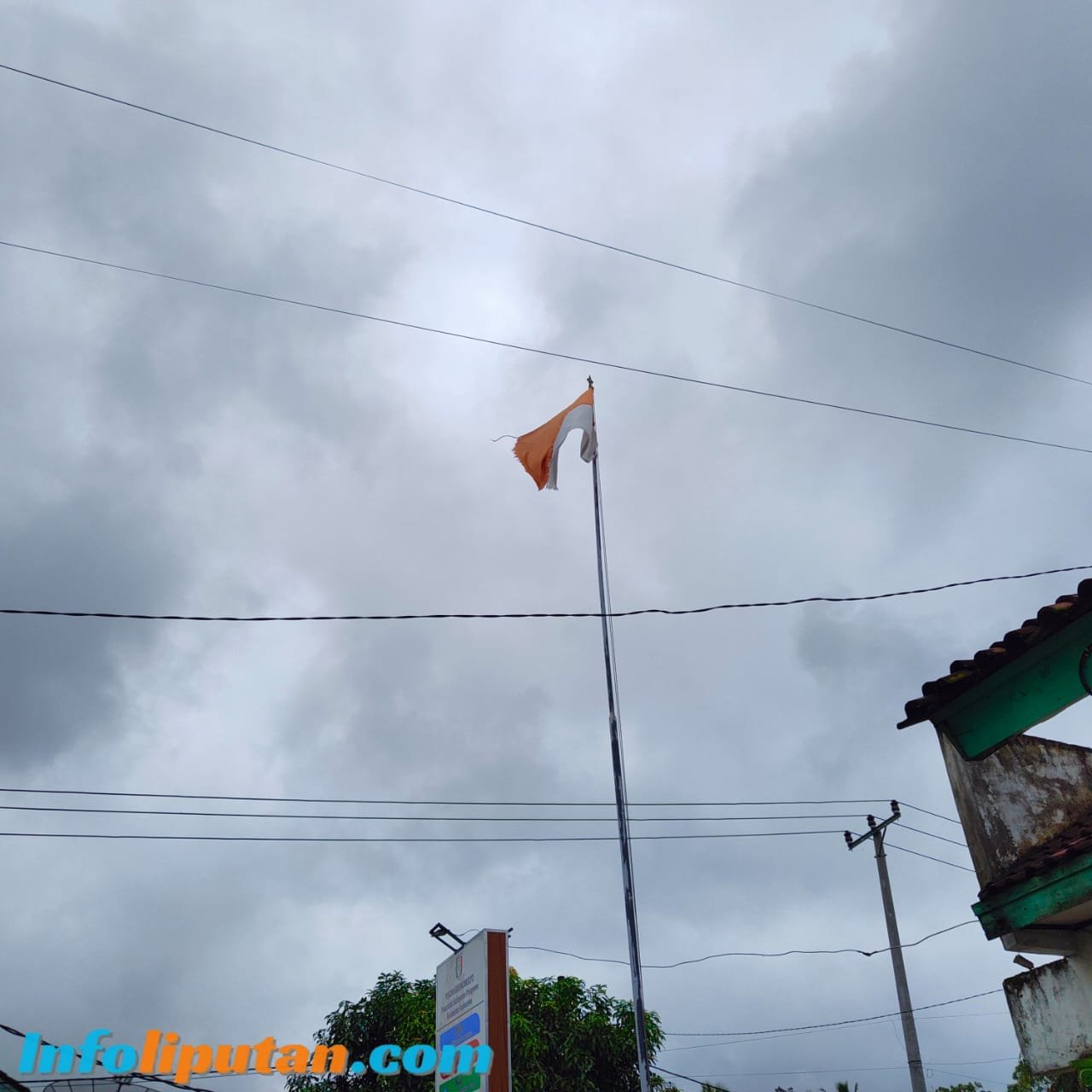 Kantor Pekon Kresnomulyo Bendera Merah Putih Dalam Keadaan Robek Dan Kusam