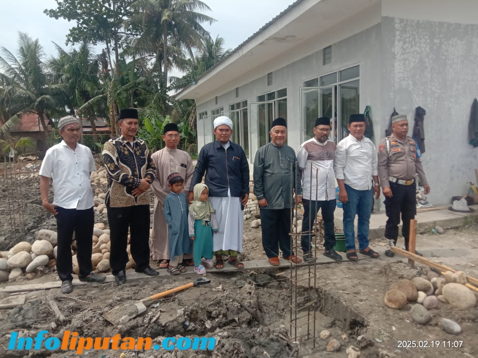 Ketua Puskopontren Bapak Dr.Sultoni Tri Kesuma Awali Peletakan Batu Pertama Tanda Di Mulainya Pembangunan Gedung Dapur Bergizi