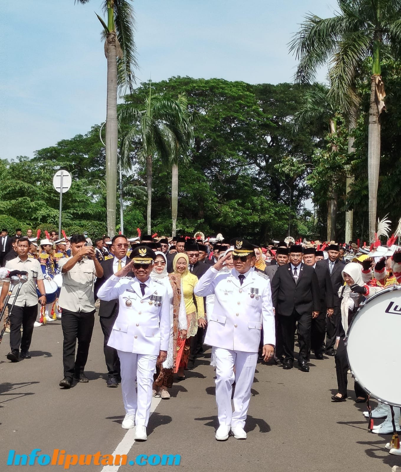 Ribuan Elemen Masyarakat Kota Tangerang Menyambut Kedatangan Walikota dan Walikota.