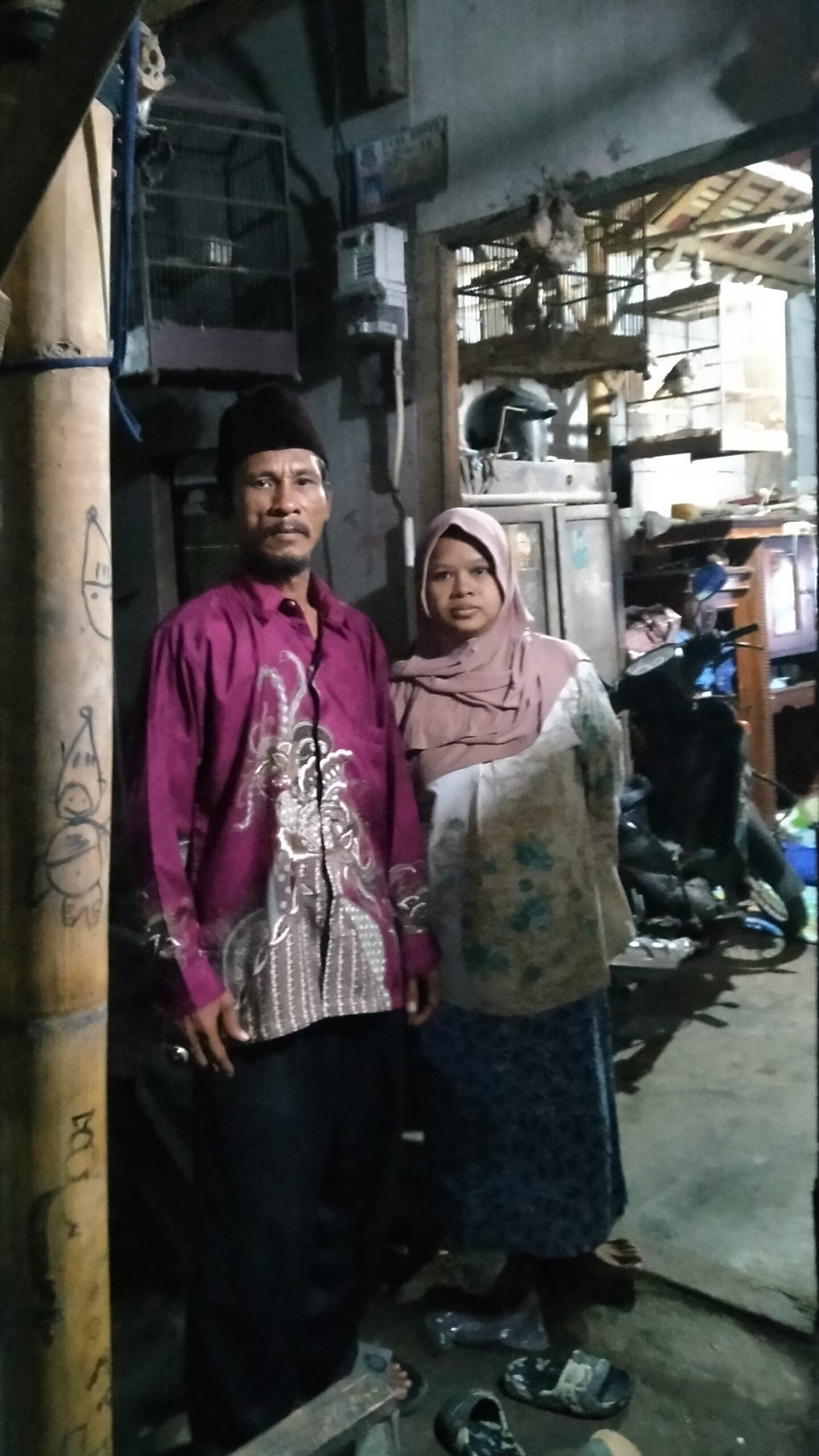 Warga di Desa Koper terpaksa tinggal di rumah tak layak huni, menanti uluran tangan dan kepedulian dari pemerintah desa.