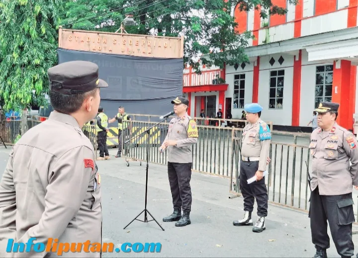 Polres Blitar Kota Laksanakan Pengamanan Laga Arema VS PSM Makasar