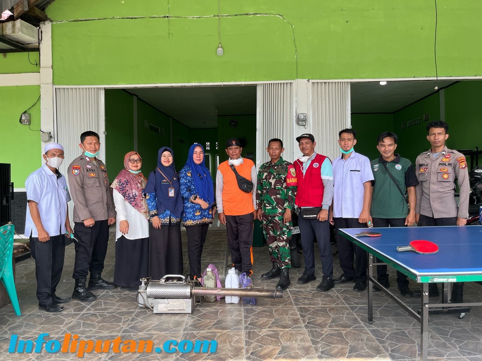 Polres Pesisir Barat dan Masyarakat Bersatu Basmi DBD dengan Fogging
