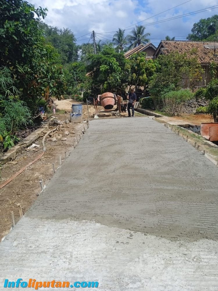 Pekon Gunung Raya Bangun Jalan Rabat Beton Dengan Angaran DD Tahap 1 Tahun 2025
