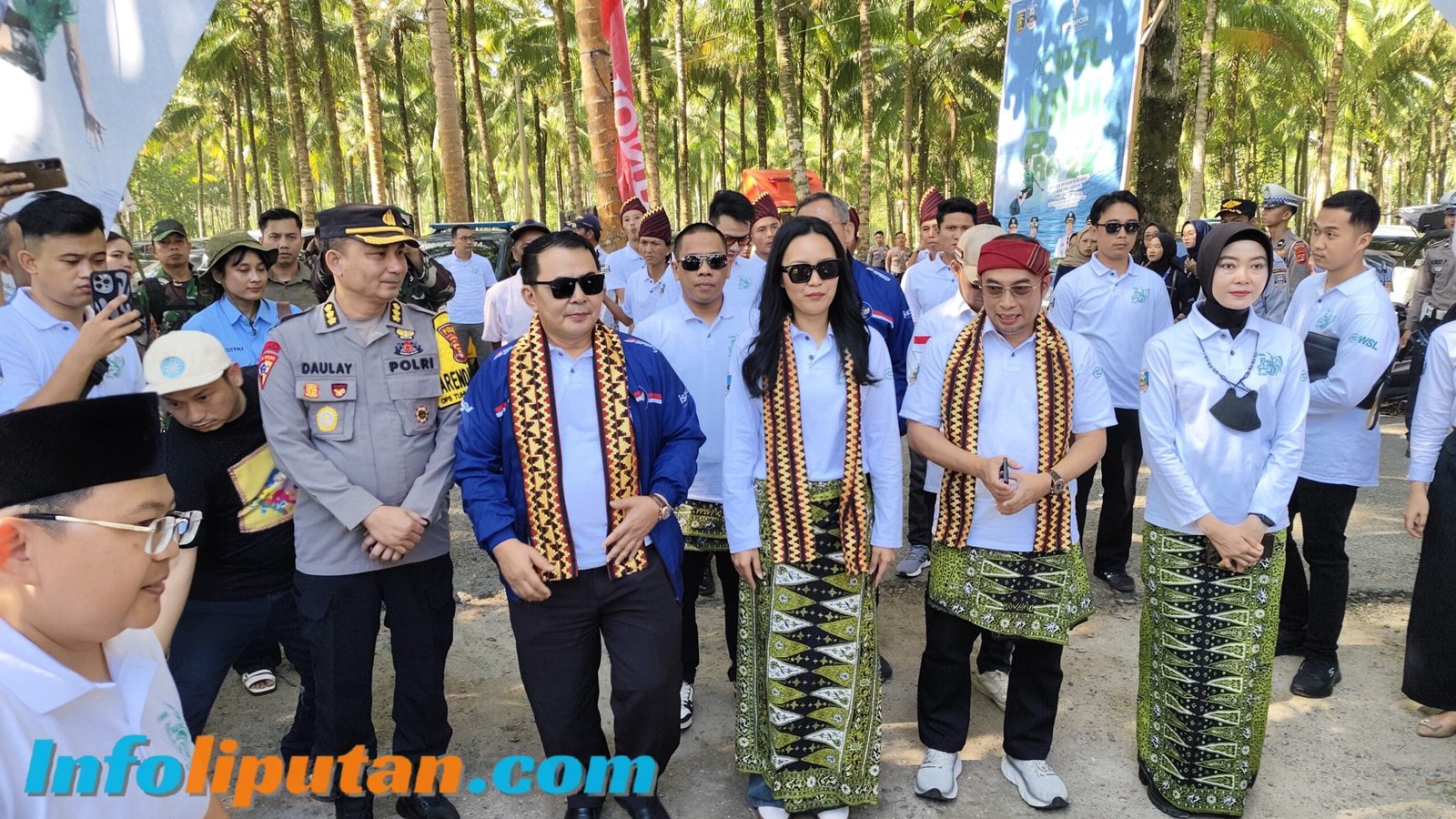 Kapolres Pesisir Barat Hadiri Opening Ceremony WSL Krui Pro6000 QS 6000 Tahun 2025 di Pantai Karang Nyimbor