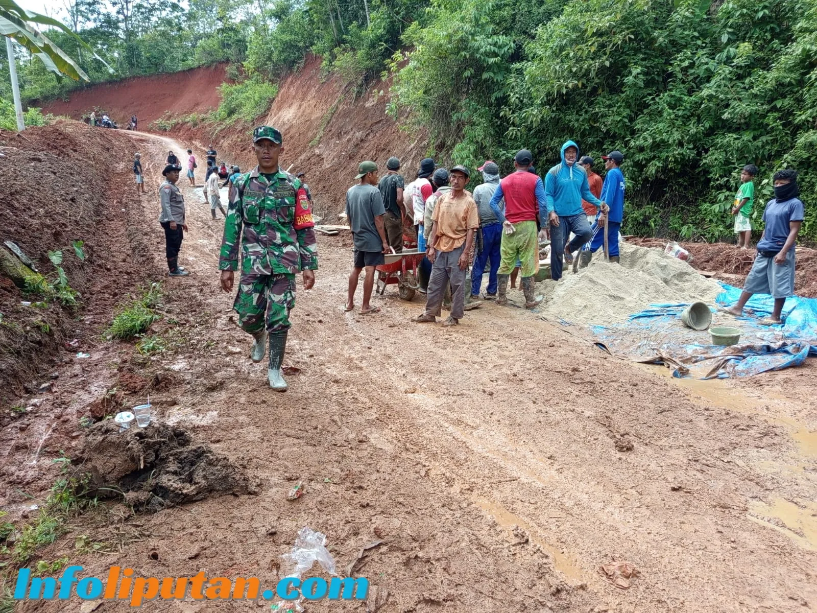 Warga Pekon Sinarjawa Melaksanakan Budaya Kerja Bupati Tanggamus 