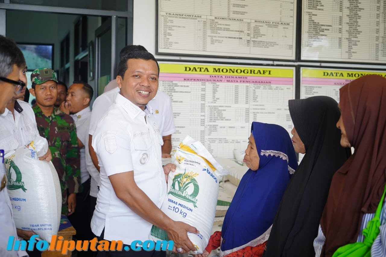Bupati Pringsewu Salurkan Secara Simbolis Bantuan Pangan Beras