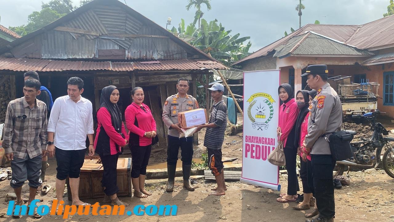 Kapolres Tanggamus Berama Bhayangkari Turun Langsung Bantu Warga Terdampak Banjir di Kecamatan BNS