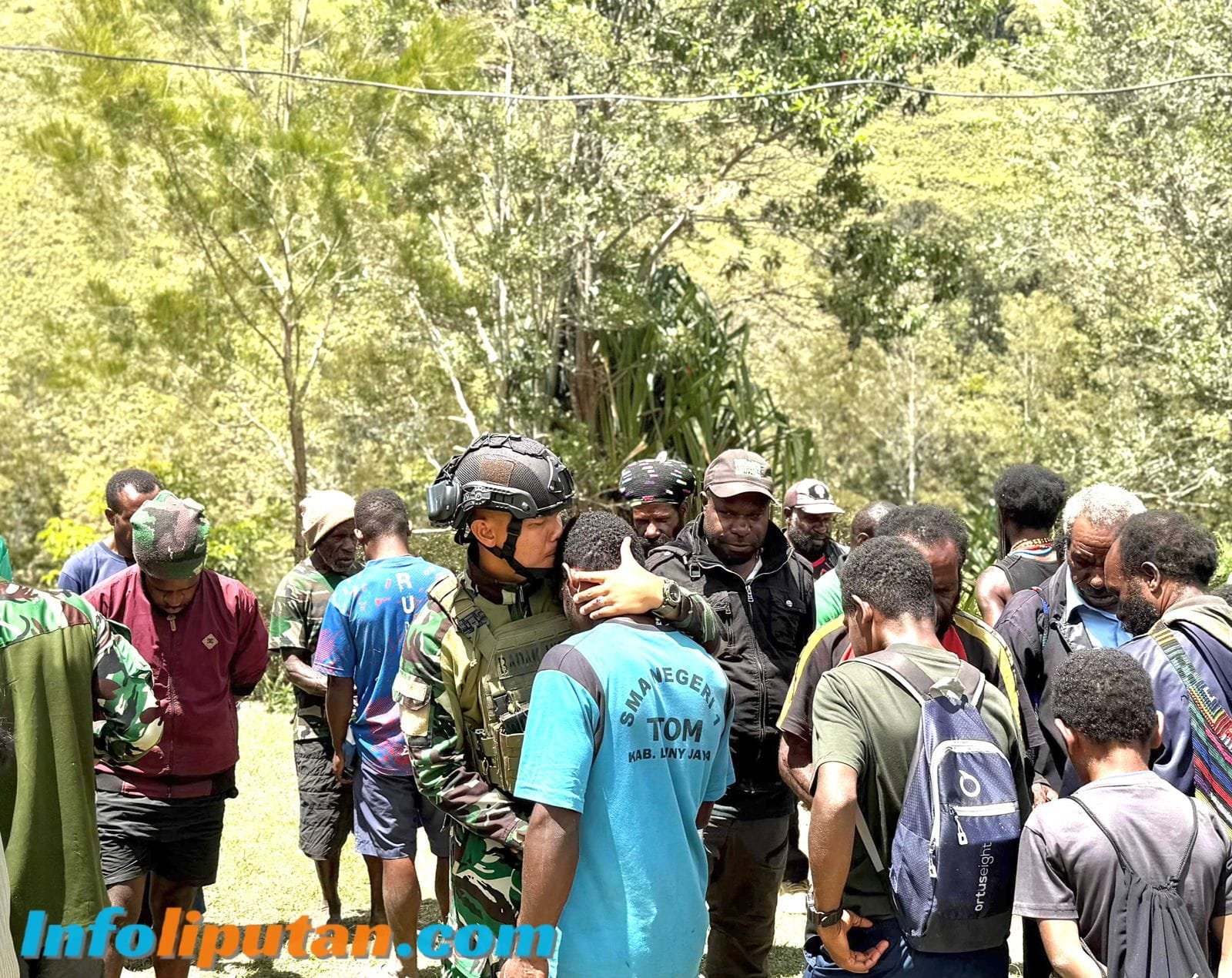 Hadir Ditengah Masyarakat, Prajurit Badak Hitam Melayat ke Tokoh Lany Jaya Papua