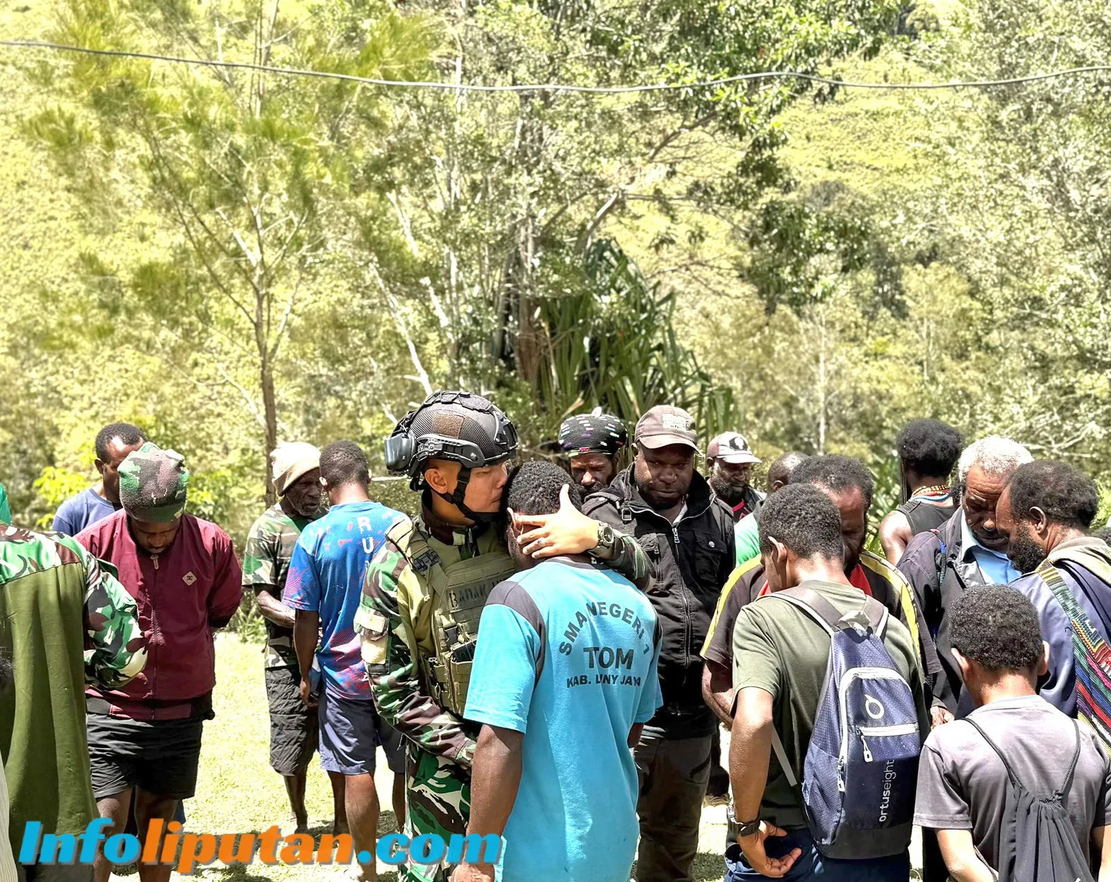 Hadir Ditengah Masyarakat, Prajurit Badak Hitam Melayat ke Tokoh Lany Jaya Papua