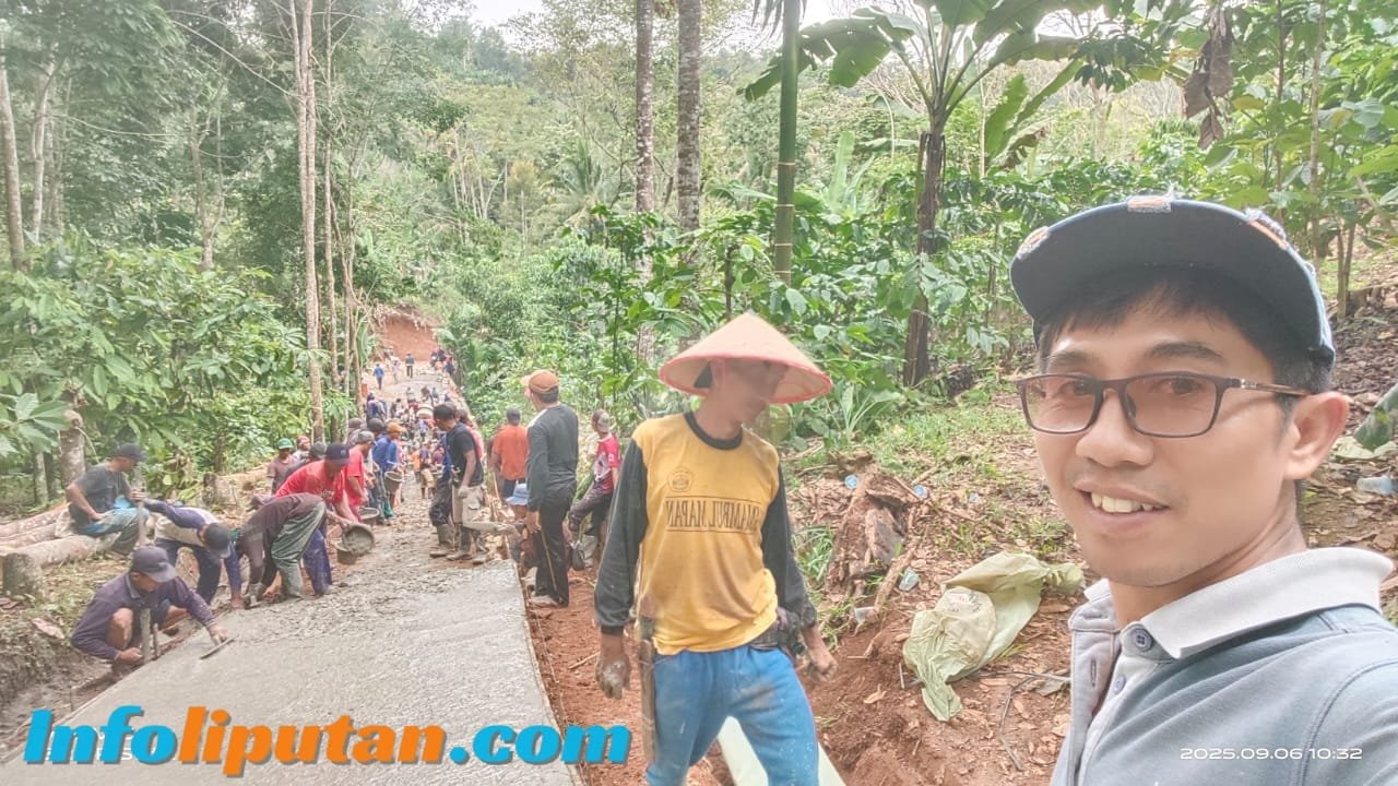 Kebersamaan Warga Sinar Jawa, Memadati Lokasi Gotong Royong Cor Jalan Tempat Pemakaman Umum,(TPU)