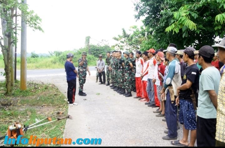 Gotong Royong Prajurit Yonif 9 Marinir Bersama Masyarakat Guna Memperat Kebersamaan Untuk Mewujudkan Lingkungan Bersih Dan Sehat