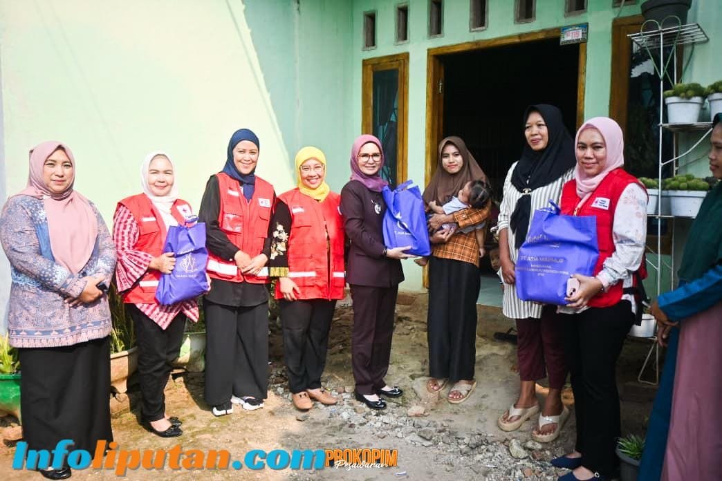 Bupati Nanda Salurkan Bantuan Beras untuk Keluarga Balita Stunting di HUT ke-80 PMI