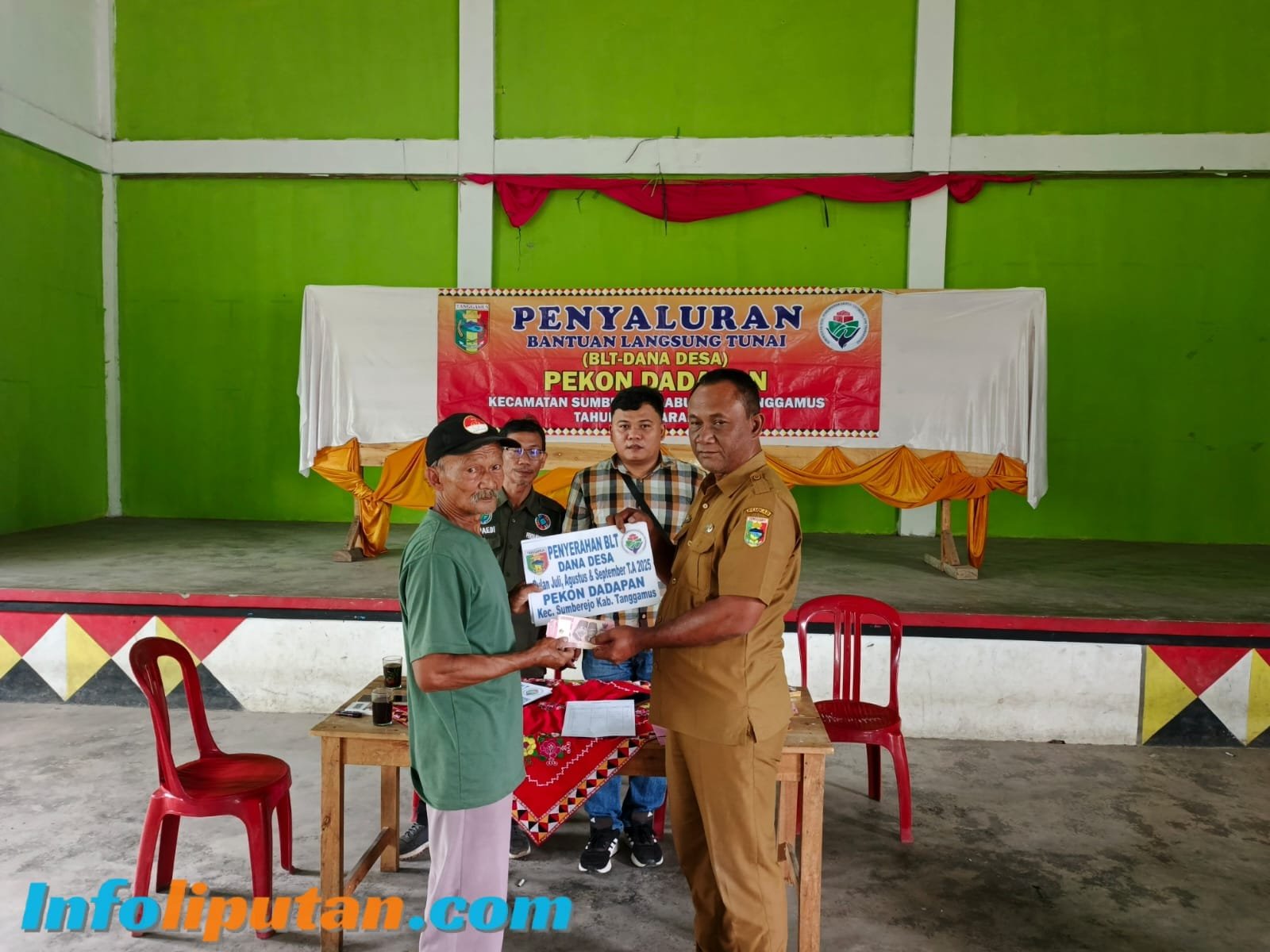 Pekon Dadapan Kembali salurkan BLT DD kepada 7 Keluarga Penerima Manfaat KPM Tahap lll Tahun Anggaran 2025