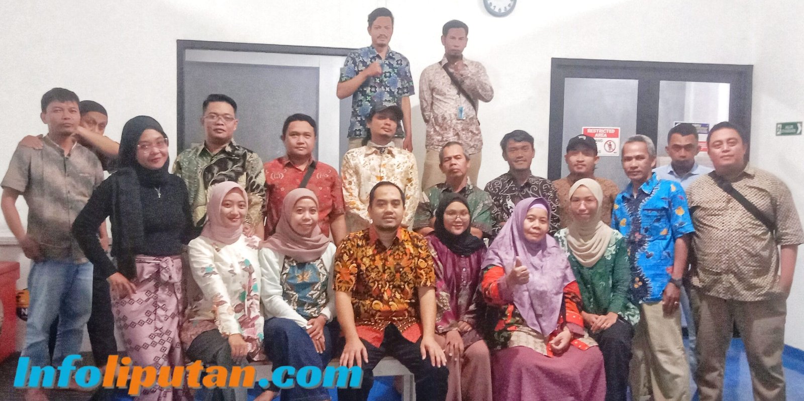 Memperingati Hari Batik Nasional PT NCS Cabang Tangerang 1 Mengunakan Batik
