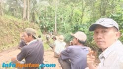 Laksanakan Budaya Kerja Bupati, Warga Sinarjawa Gelar Gotong Royong Jumat Bersih