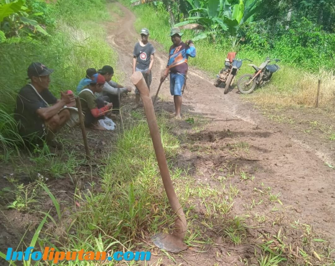 Minimnya Infrastruktur di Sinarjawa, Saat Gotong Royong Warga Sindir Wakil Rakyat Dapil IV