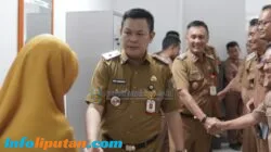 Sekda Pesisir Barat Pimpin Sidak, Tekankan Kedisiplinan ASN dan Optimalisasi PAD